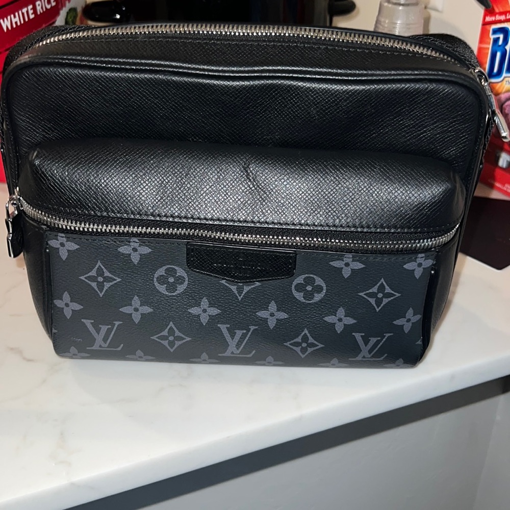 Louis Vuitton outdoor messenger